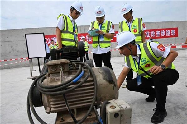 职工群众安全生产监督员技能大赛在宜常铁路项目现场开办
