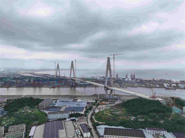 世界最大跨径三塔不对称斜拉桥——甬江特大桥成功合龙