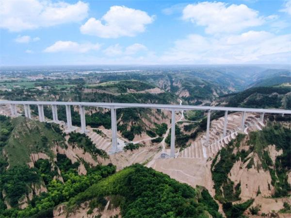 驻津央企中交一航局参建的甘肃G244线庆阳过境段公路项目主线全线贯通