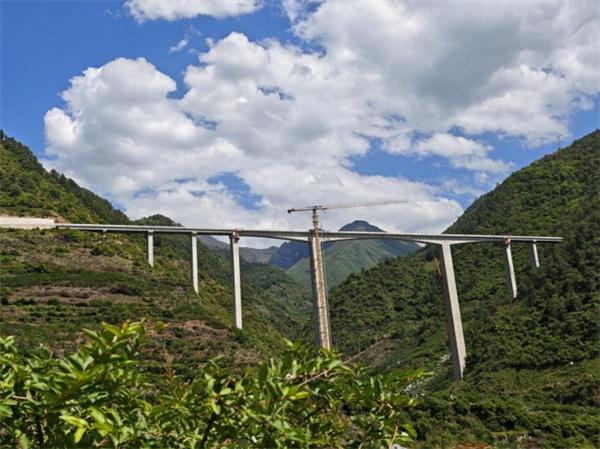 中交匠心筑绿路 —中交广州航道局汉源九安公路项目入选全国首批2026美丽交通建设实践案例