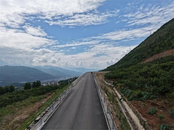 中交匠心筑绿路 —中交广州航道局汉源九安公路项目入选全国首批2026美丽交通建设实践案例