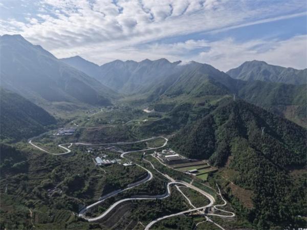 中交匠心筑绿路 —中交广州航道局汉源九安公路项目入选全国首批2026美丽交通建设实践案例