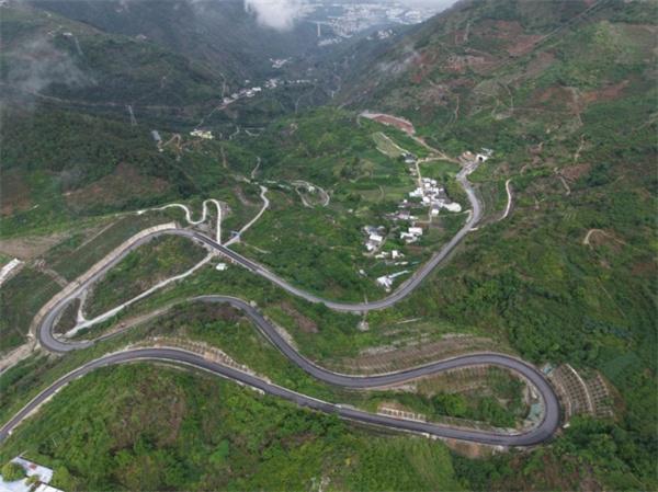 中交匠心筑绿路 —中交广州航道局汉源九安公路项目入选全国首批2026美丽交通建设实践案例