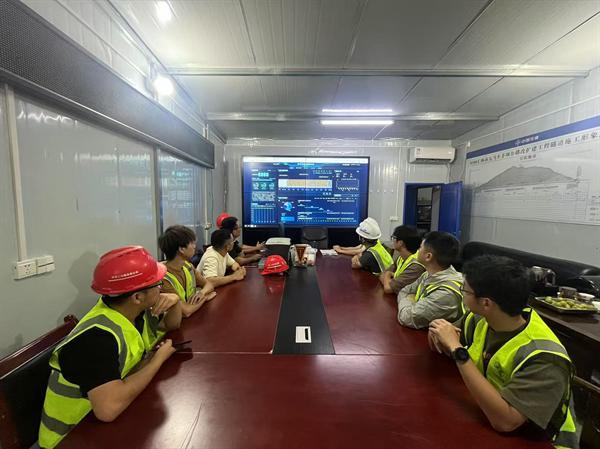 中交二公局贵州S306五茅改扩建项目携手重庆交通大学开展“万名工程师进课堂”活动