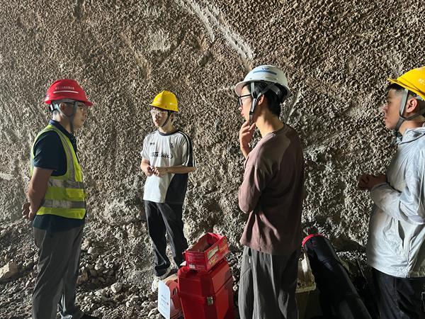 中交二公局贵州S306五茅改扩建项目携手重庆交通大学开展“万名工程师进课堂”活动