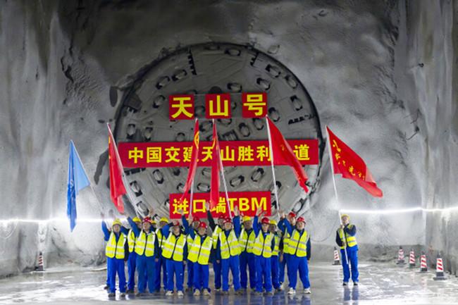 天山深处党旗红——记中交中南工程局有限公司乌尉、S12联合项目党支部