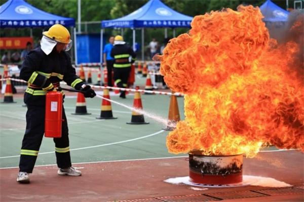 高鹏元：用9年时间从甲板走到领奖台