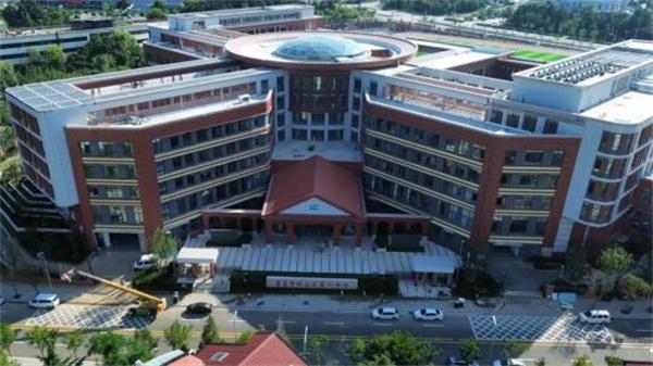 书山学海筑新苑 