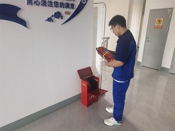 海岛盛夏,顾子寒的入职成长记