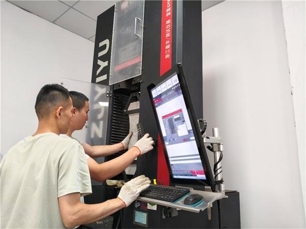 科教融汇赋能技术攻关新实践 东营职业学院学子深耕大跨度补偿收缩自密实混凝土技术