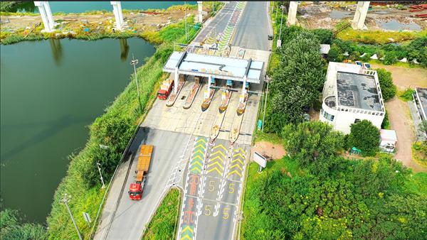 24小时京津塘高速公路（天津段）改扩建工程上跨桥桥梁拆除工作全部完成