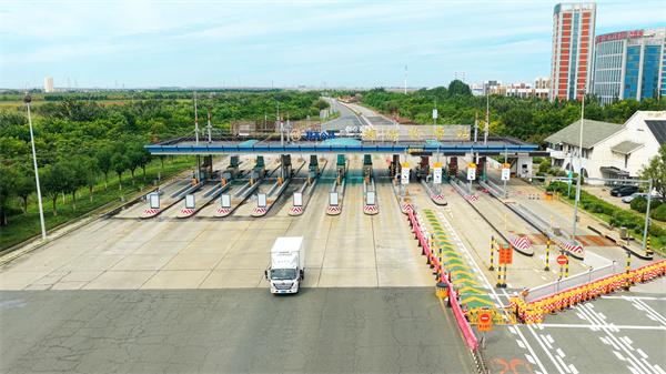 24小时京津塘高速公路（天津段）改扩建工程上跨桥桥梁拆除工作全部完成