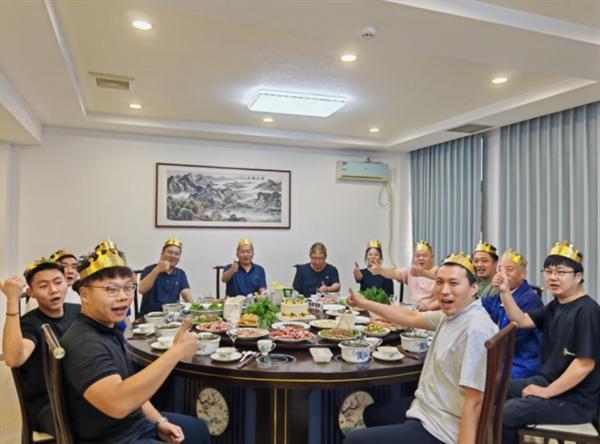 中交一航局京唐港51号、52号泊位项目部开展三季度职工集体生日会