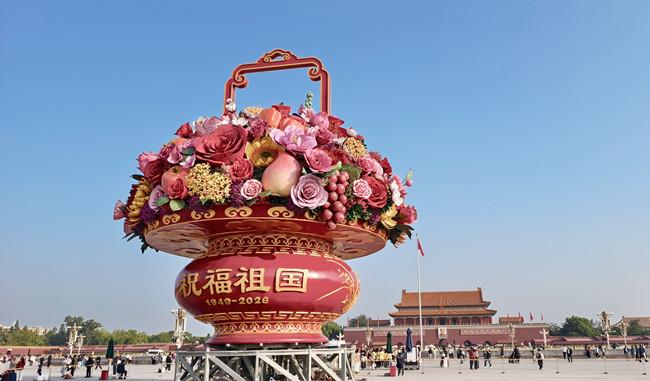 天安门广场国庆大花篮主体亮相