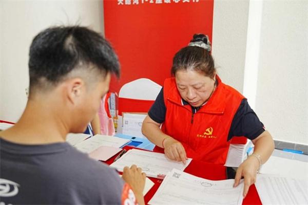 党旗插在攻坚处 实绩写在市场上——佛山天皓湾项目党员攻坚小组市场突围纪实